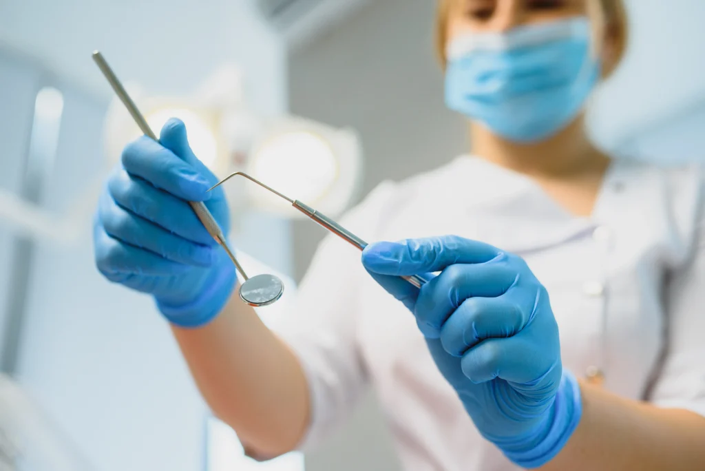 dentista al lavoro